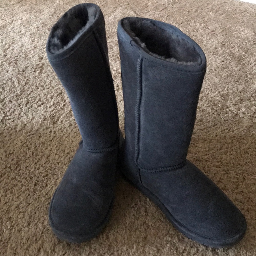 Brearpaw ugg like boots.
